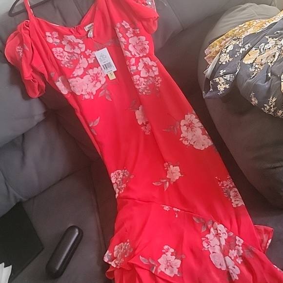 Juniors' Plus Size Speechless Ruffled High-Low Hem Maxi Dress - Picture 6 of 6